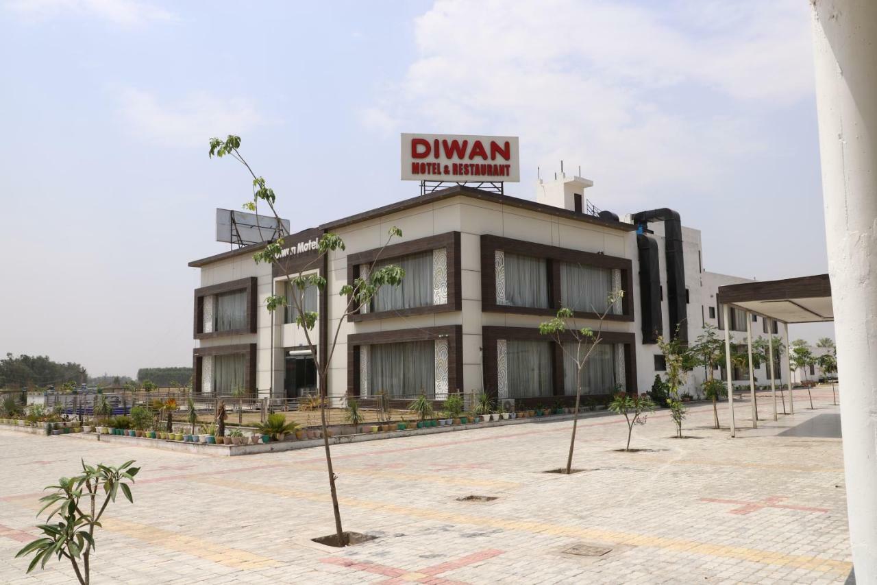 Diwan Hotel And Restaurant Surkhi Dış mekan fotoğraf